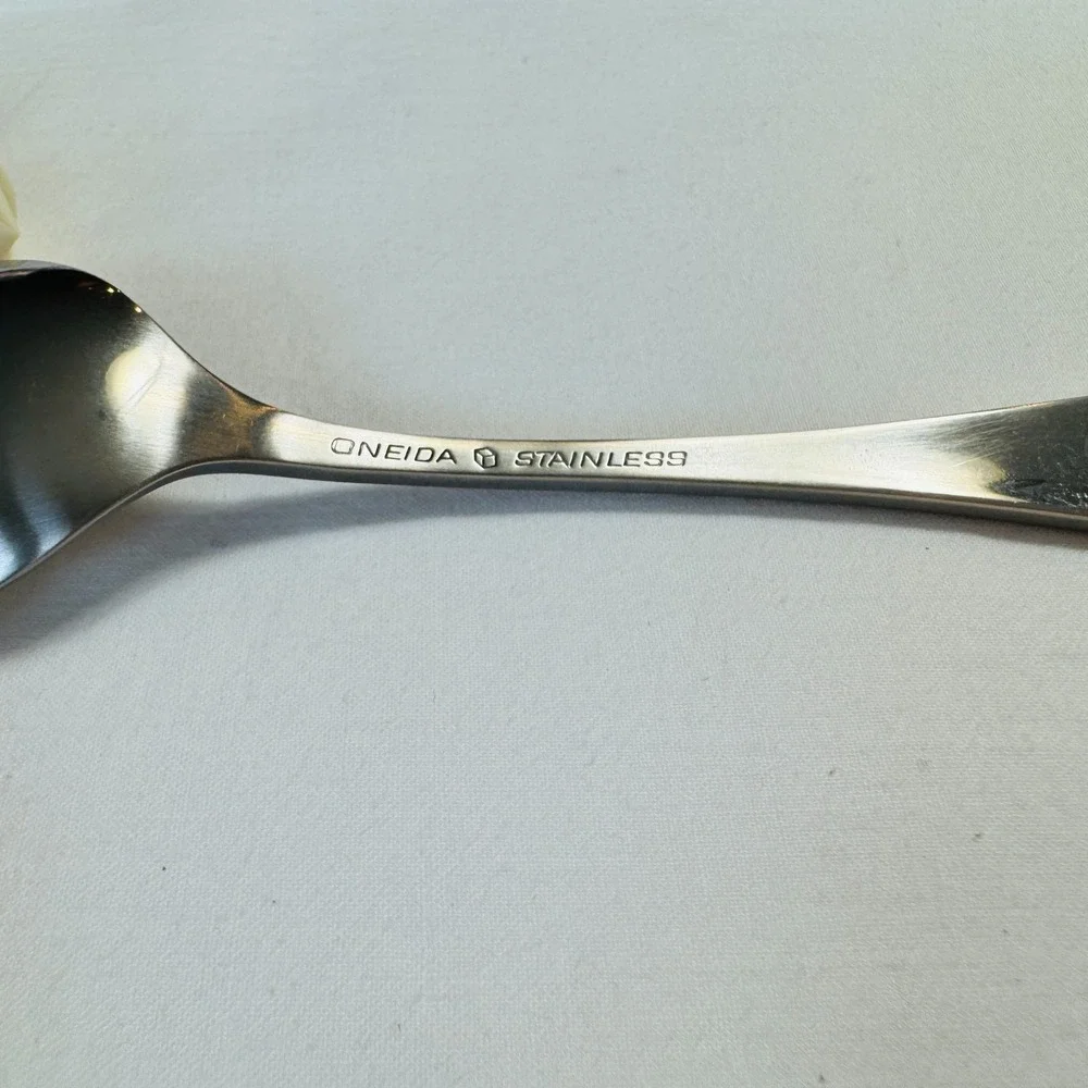 Oneida OMNI Stainless Flatware One Teaspoon Satin Heirloom Cube Mark